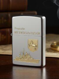 F208 Fregatte NIEDERSACHSEN – ZIPPO Sturmfeuerzeug m. Diamantgravur – German Navy