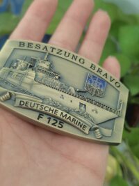 F125 Besatzung BRAVO - Gürtelschnalle massiv messingfarben m. Wappen