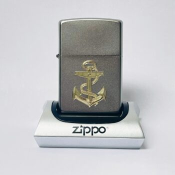 MarineAnker – ZIPPO Sturmfeuerzeug m. Diamantgravur – Navy